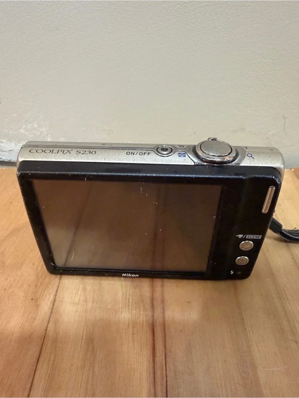 Nikon COOLPIX S230 3x Optical Zoom 6.3-18.9mm 1.3.1-5.9 Compact Digital Camera